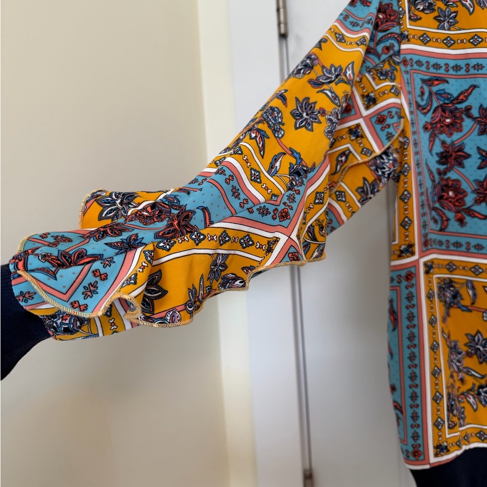 Korean Flower Patterned Blouse - Picture 3 of 4